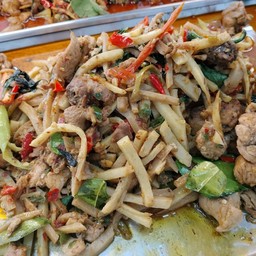 หน่อไม้ผัดไก่