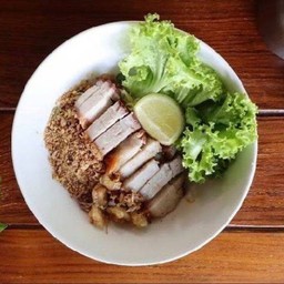 บะหมี่หมูกรอบ