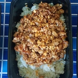 ข้าวหอมมะลิกระเทียมหมูสับ