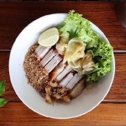 บะหมี่+เกี๊ยว หมูกรอบ