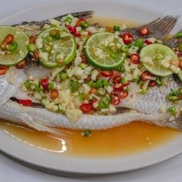 ปลากระพงนึ่งมะนาว