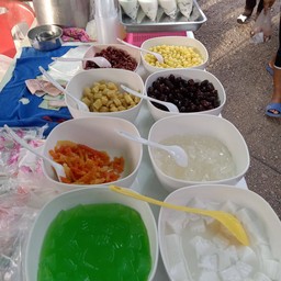 ฟรุ๊ตสลัดนมสด ตลาดนัดเฟื่องฟ้า