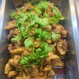 เป็นกับข้าวไก่กระเทียมเป็นกับข้าวหอมกรุ่นกระเทียมเจียว