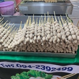 ล้านลูกชิ้นราชัน ตลาดโรงพยาบาลธรรมศาสตร์เฉลิมพระเกียรติ