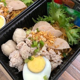 ไก่ทอง ข้าวมันไก่ ซอยชมจันทร์