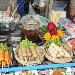 ลูกชิ้นปิ้ง-ทอด แม่อันดา@หน้าทางเข้าตลาดล้ง บขส.