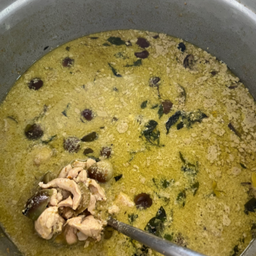 แกงเขียวหวานไก่ (ครึ่งโล)