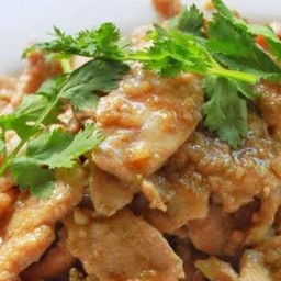 ทอดกระเทียมกับข้าว[เลือกเนื้อสัตว์ได้ค่ะ]