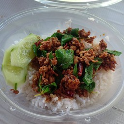 ร้านป้าวีป ก๋วยเตี๋ยว อาหารตามสั่ง  บ้านลิเกวรเชษฐ หลังโรงเรียนอุดมดรุณี