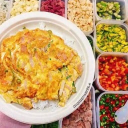 ไข่เจียวบุฟเฟต์ข้าวกระเพรา