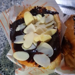 ปังปิ้งไส้ทะลัก ช็อกโกแลต + อัลมอนด์