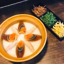 โจ๊กหมู ไข่เยี่ยวม้า