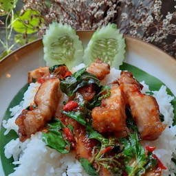 ข้าวกระเพราหมูกรอบ