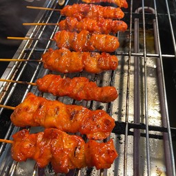 แม่พลอย เนื้อย่างโคขุน ไก่ย่าง ทอดมันปลากราย กะทิสด พหลโยธิน สายไหม