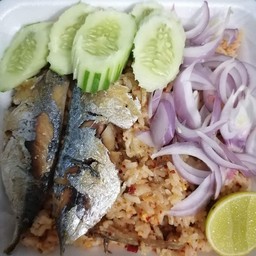 ข้าวคลุกพริกป่นปลาทูไข่ต้ม