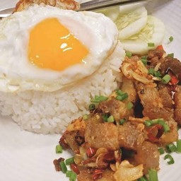 ผัดพริกเกลือราดข้าว