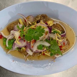 ยำปลาอินทรีย์เค็ม