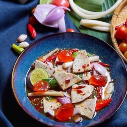 ยำหมูยอไข่แดงเค็ม