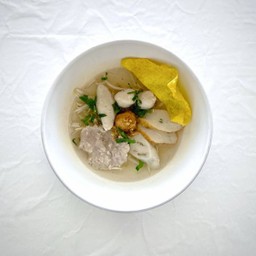 ก๋วยเตี๋ยวลูกชิ้นปลารวมมิตรน้ำใส