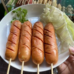 ร้านลูกชิ้นปิ้งแม่นุช