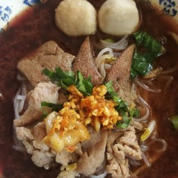 ก๋วยเตี๋ยวหมูน้ำตกรสเด็ด ป้าจุกสูตรโบราณ ปากน้ำ