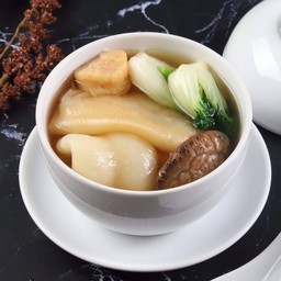 ซุปกระเพาะปลาสดกังป๋วยเห็ดหอมน้ำใส