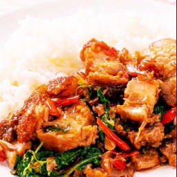 กะเพราหมูกรอบผัดพริกเเห้ง