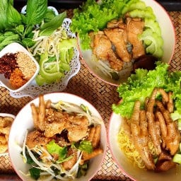ก๋วยเตี๋ยวไก่ป๊ะป๋า (เตี๋ยวไก่สองห้อง)  ก๊วยเตี๋ยวไก่ป๊ะป๋า จันทรเกษม