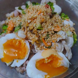 เส้นแก้วแห้งหมูรวมไข่ต้ม