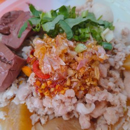 เกาเหลาหมูรวมใส่หมูสับเลือดเด็ดๆสุดคุ้มจำโบ้