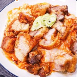 ข้าวไข่ข้นพริกเผาหมูกรอบ