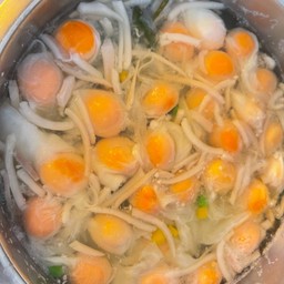 ขนมหวาน คุณเอมิกา ตลาดข้างเวิร์คพอยท์
