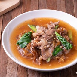 ราดหน้าเส้นใหญ่จุกๆ