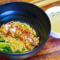 บะหมี่หมูกรอบ