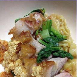 เกี๊ยวหน้าหมูกรอบ