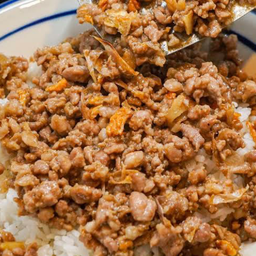 ข้าวหมูสับกระเทียม
