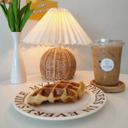 Among Cafe'