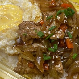 ข้าวหน้าหมูโชยุไข่ดาว