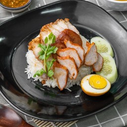 ข้าวหมูแดงหมูกรอบ