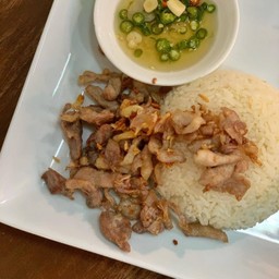 ข้าวหมูทอดกะเทียม