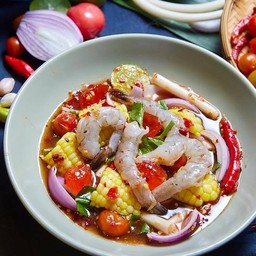 ยำข้าวโพด กุ้งสด ไข่แดงเค็ม