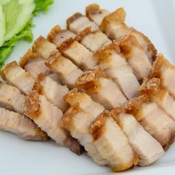 หมูกรอบ 1ขีด พร้อมน้ำจิ้ม