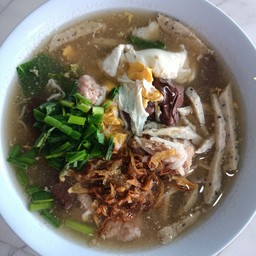 ก๋วยจั๊บญวน(เส้นมาม่า)+ใส่ใข่