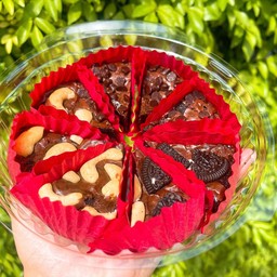 บราวนี่กลมมินิ ( ครึ่งปอนด์ ) เม็ดมะม่วง ช๊อคชิพ โอริโอ้