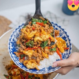 ข้าวหอมมเลิกระเพราหมูสับคลุกไข่เจียว