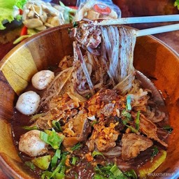 ก๋วยเตี๋ยวเรือชามไม้ มิตรภาพ