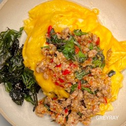 ข้าวกะเพราหมูสับ ไข่ข้น