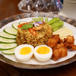 ข้าวผัดแกงไตปลาแห้ง