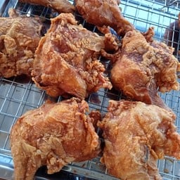 ไก่ทอดหอมเจียว(ปากซอยวัดเขาดิน)
