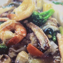 ราดหน้าทะเล